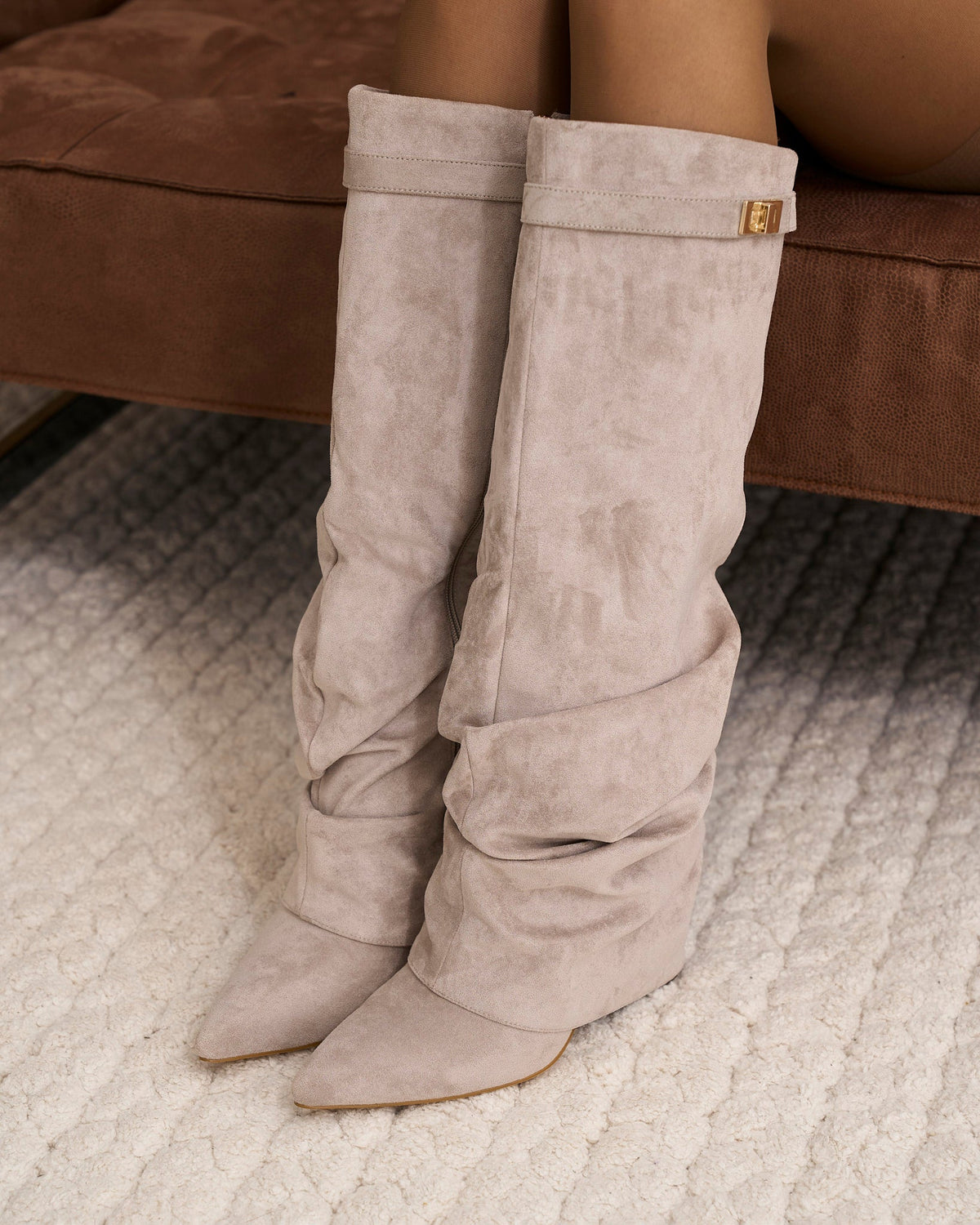 Carlota | Wysokie zamszowe kozaki typu slouchy w kolorze taupe