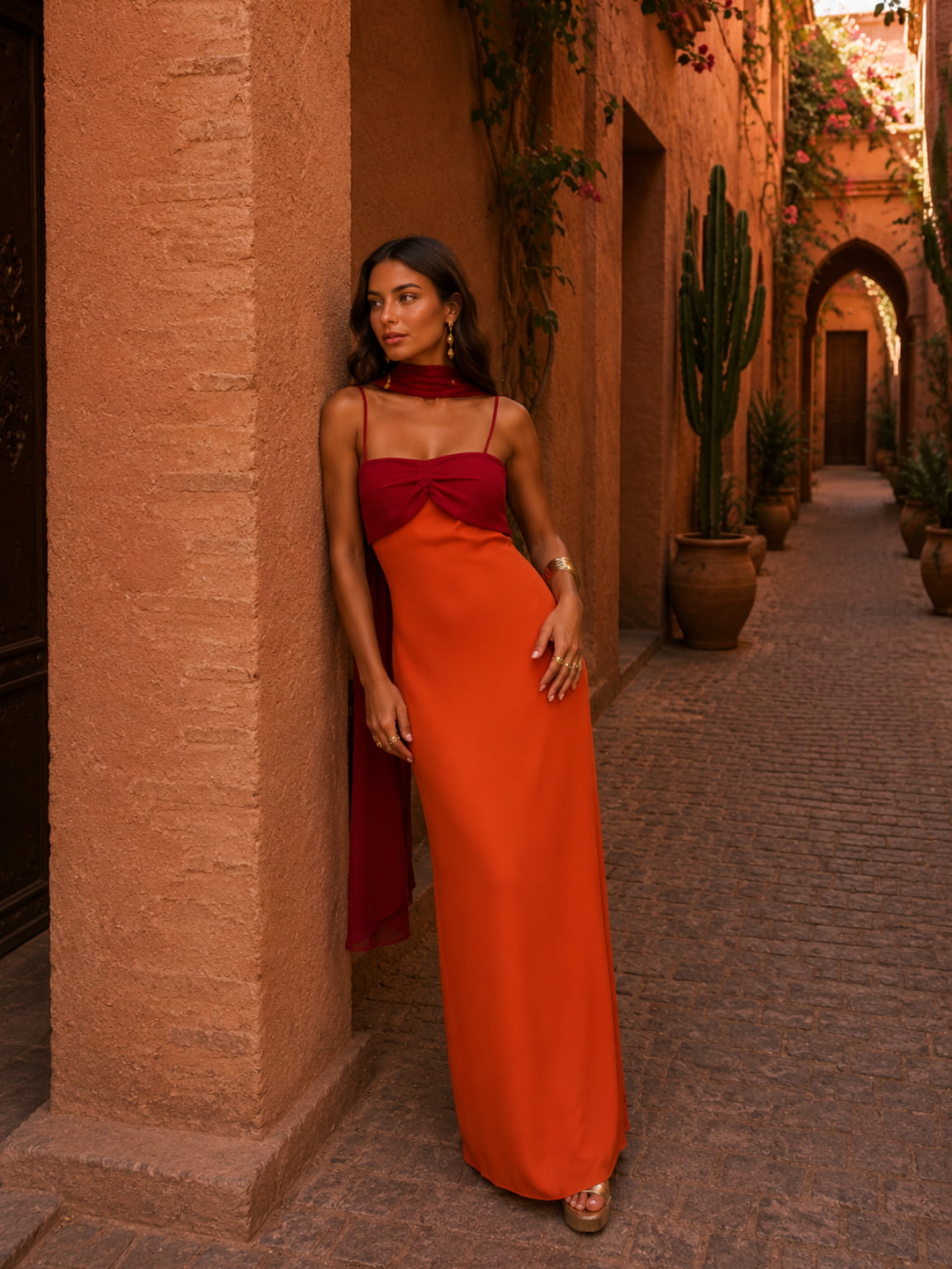 Irene | Zweifarbiges, drapiertes Maxikleid